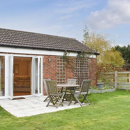 Delamere House- The Snug Holiday home