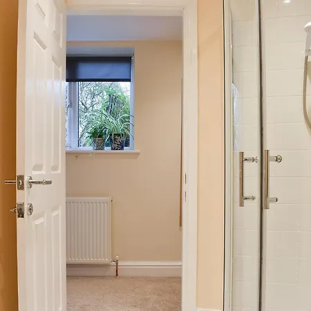Delamere House- The Snug Holiday home
